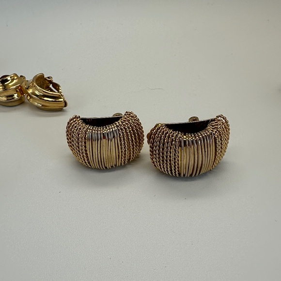 Norma Jean Jewelry - 1950s Italian Style, Norma Jean Old Hollywood Gold wire style Clip-on Earrings
